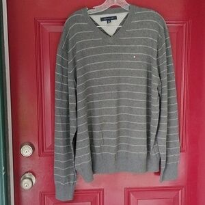 Tommy Hilfiger Men's Size XL Gray Striped V Neck Pullover Sweater